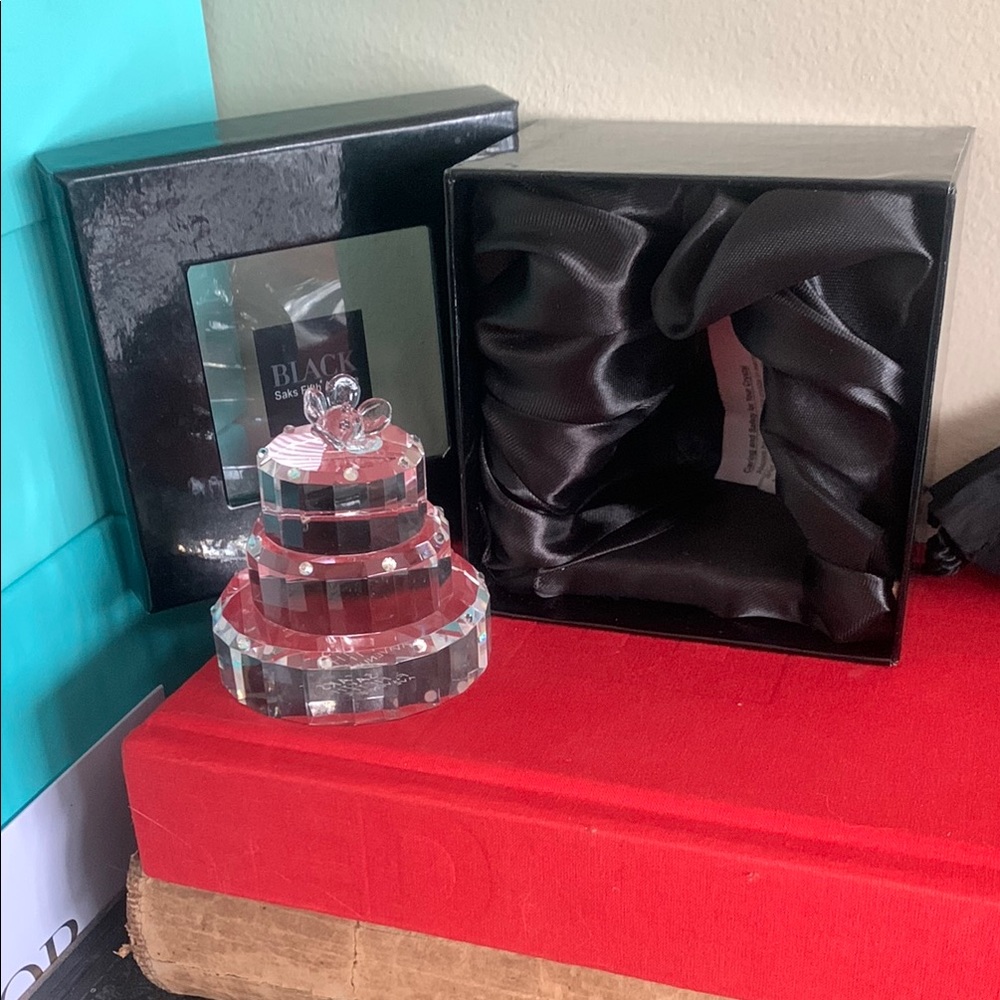 Saks fifth Ave black label new birthday cake crystal art